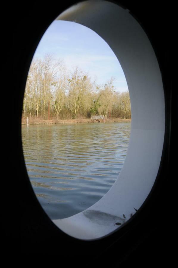 Peniche "Le Defi" Bed & Breakfast Marolles-sur-Seine ภายนอก รูปภาพ